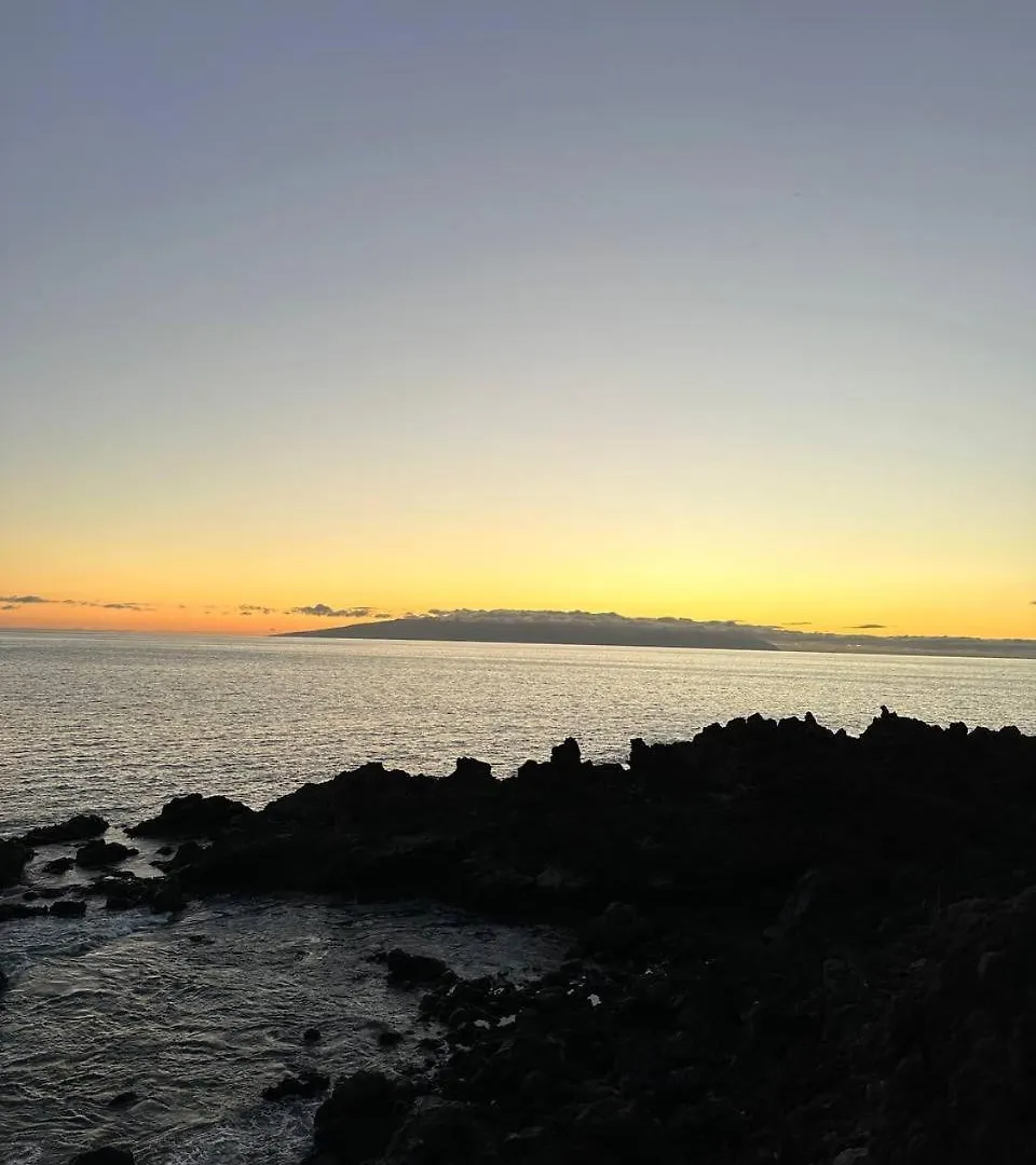 Apto increíble, acogedor, luminoso de ambiente muy relajante con excelentes vistas y servicios/ Amazing apt with sunset lovely views Costa Adeje  Apartamento Costa Adeje (Tenerife)